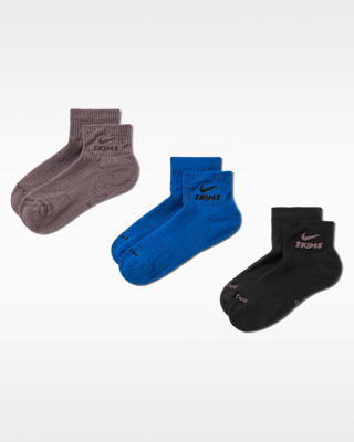 NIKE SKIMS ウィメンズ Dri-FIT クルーソックス（3足）　M NIKE公式】NikeSKIMS Dri-FIT クォーターソックス (3足).オンライン